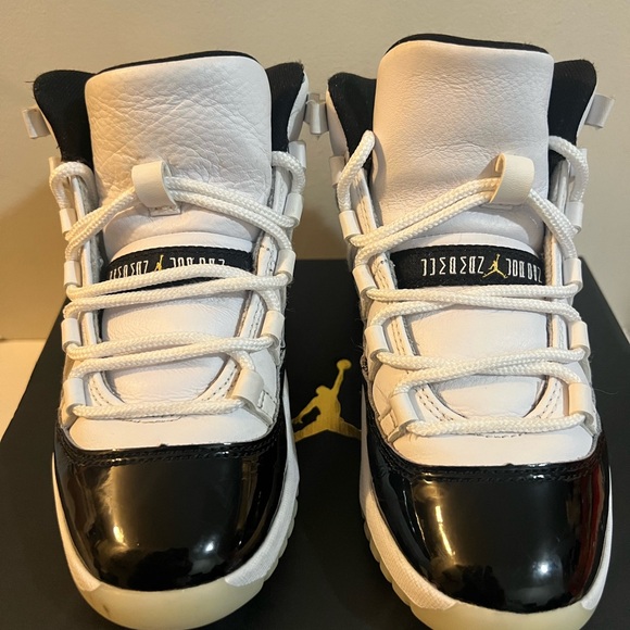 Jordan 11 retro (PS) size 1Y. White and black - Picture 2 of 5